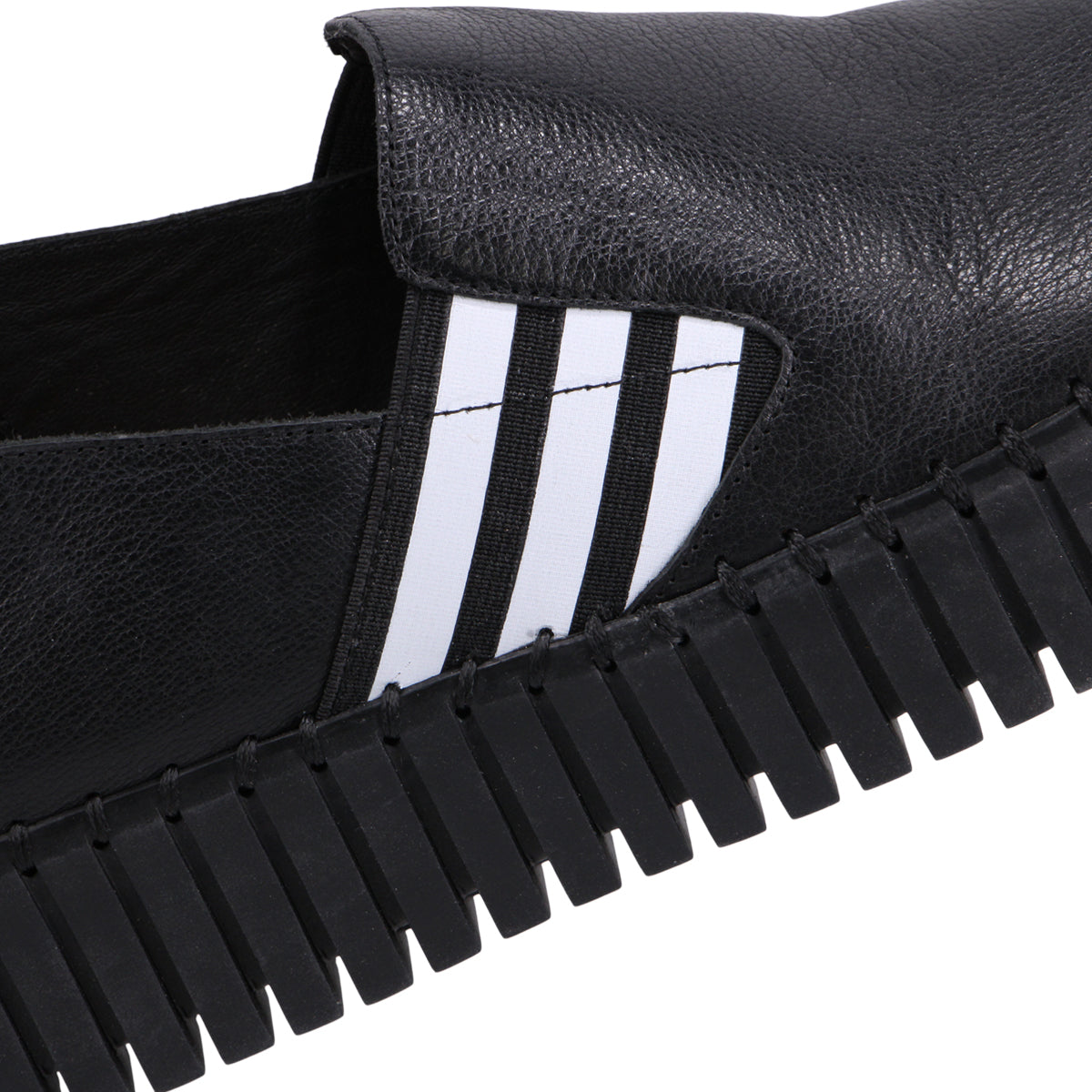 BLACK BLACK | Detail