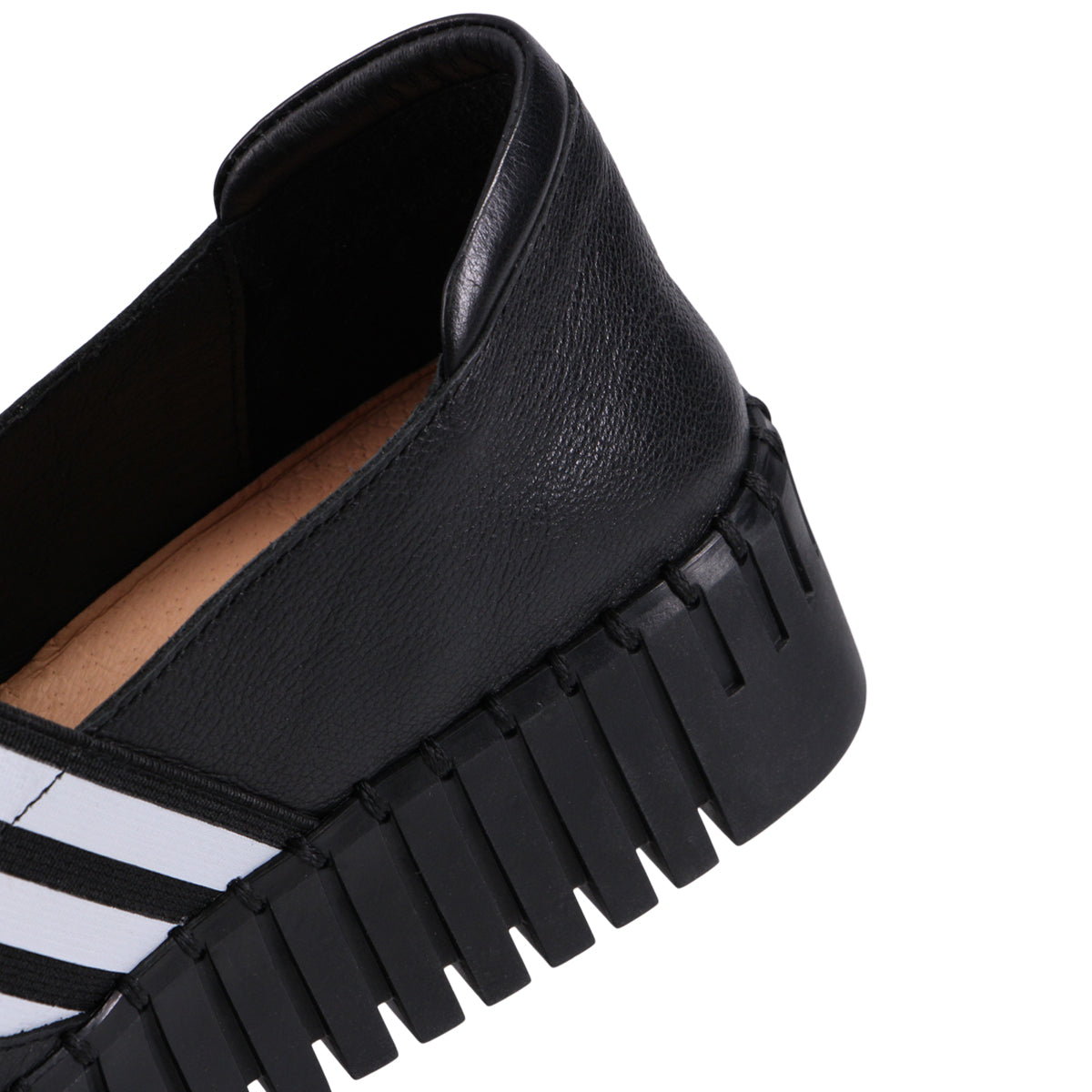 BLACK BLACK | Detail