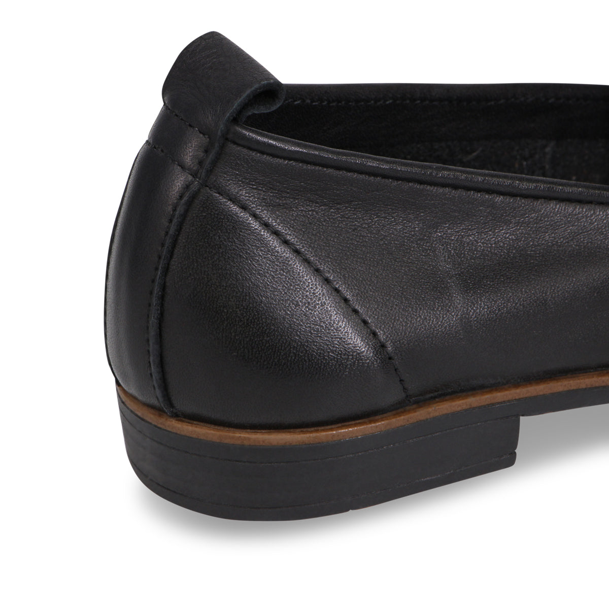 BLACK | Detail