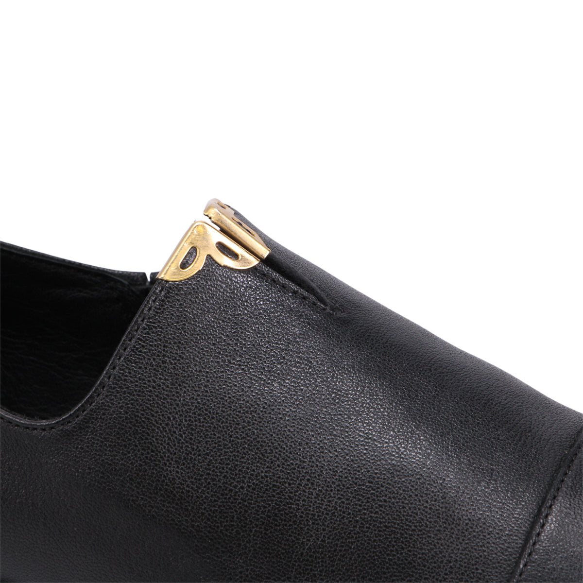 BLACK | Detail