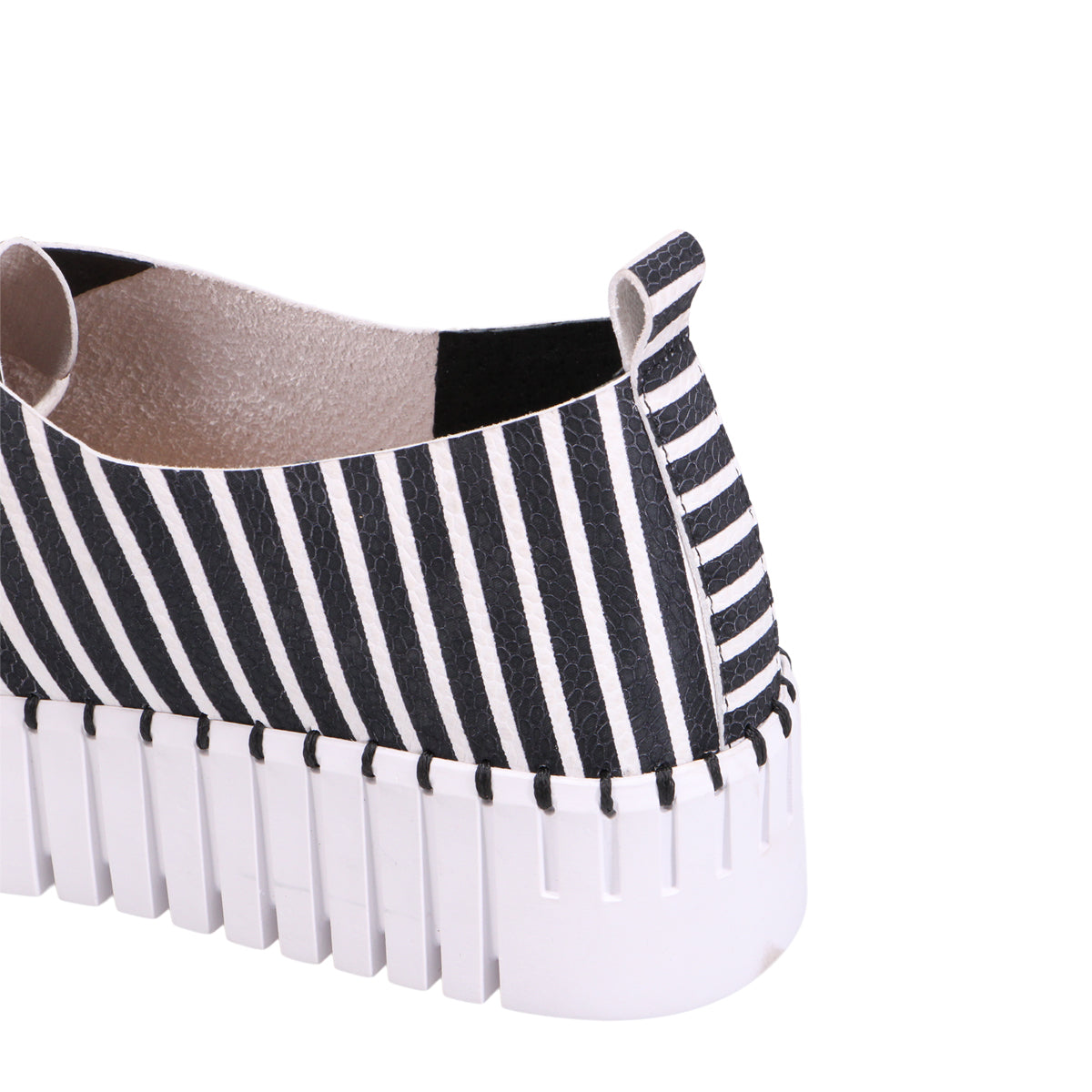 BLACK WHITE STRIPE | Detail