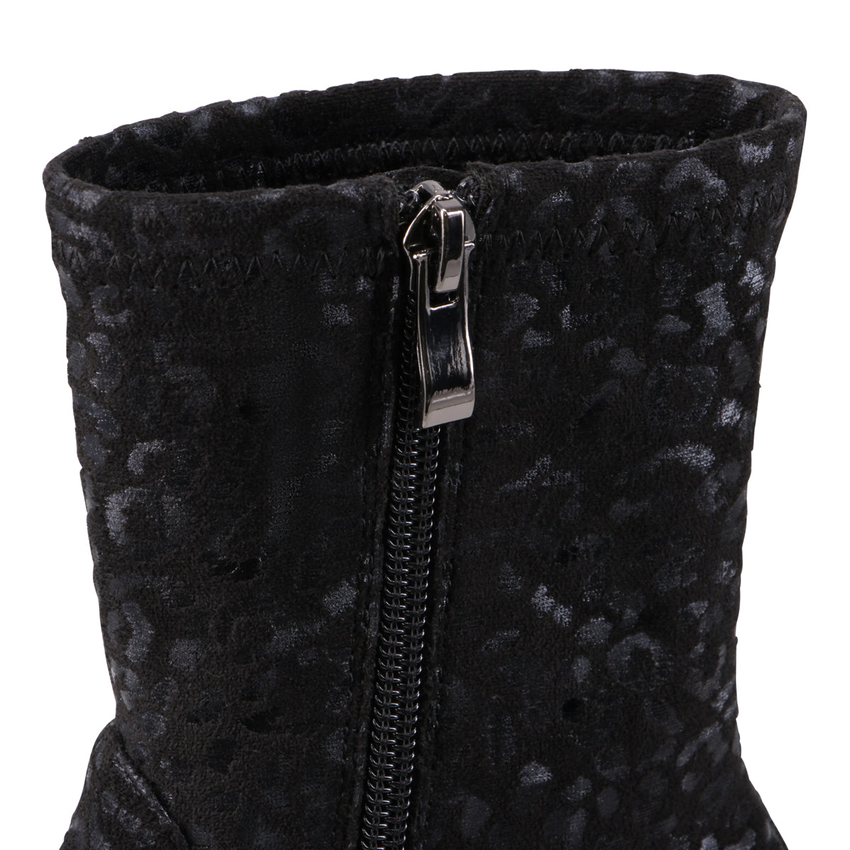 BLACK | Detail