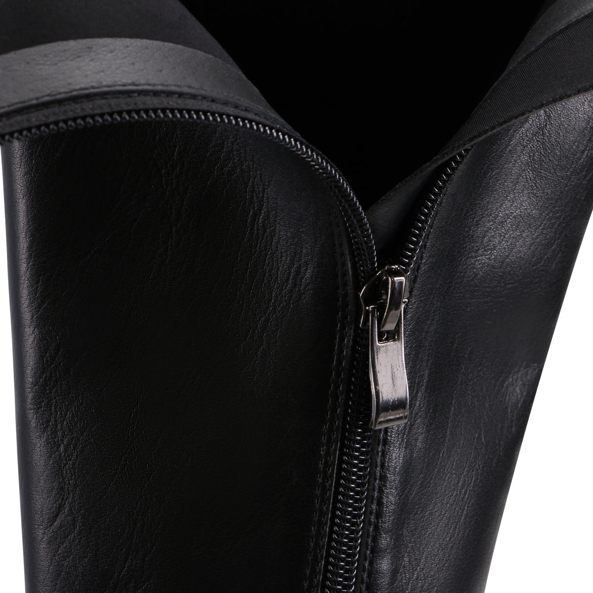 BLACK | Detail