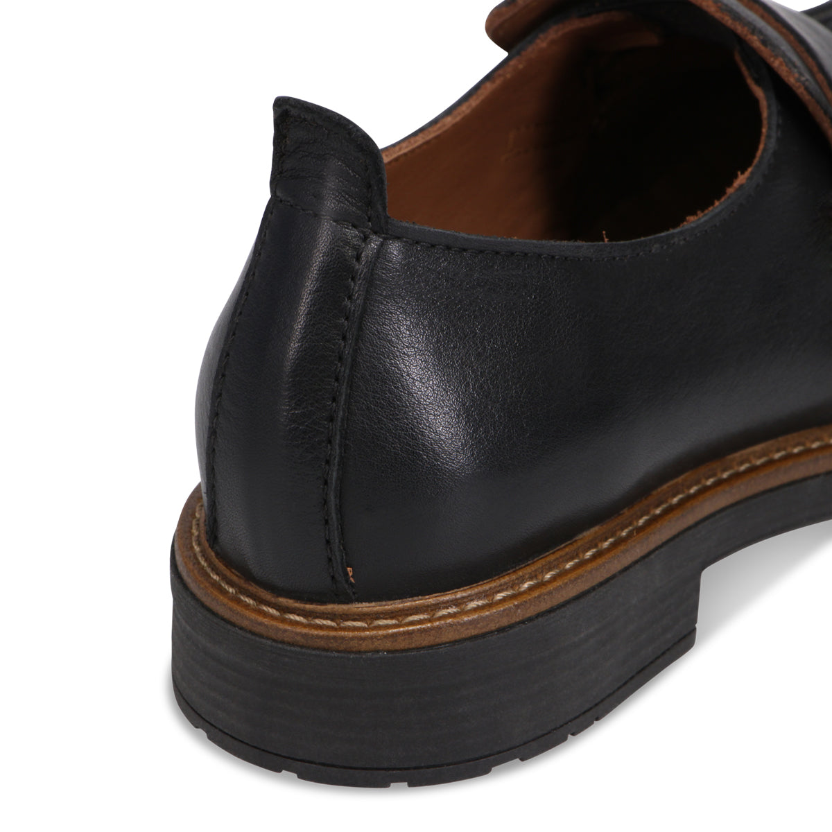 BLACK | Detail