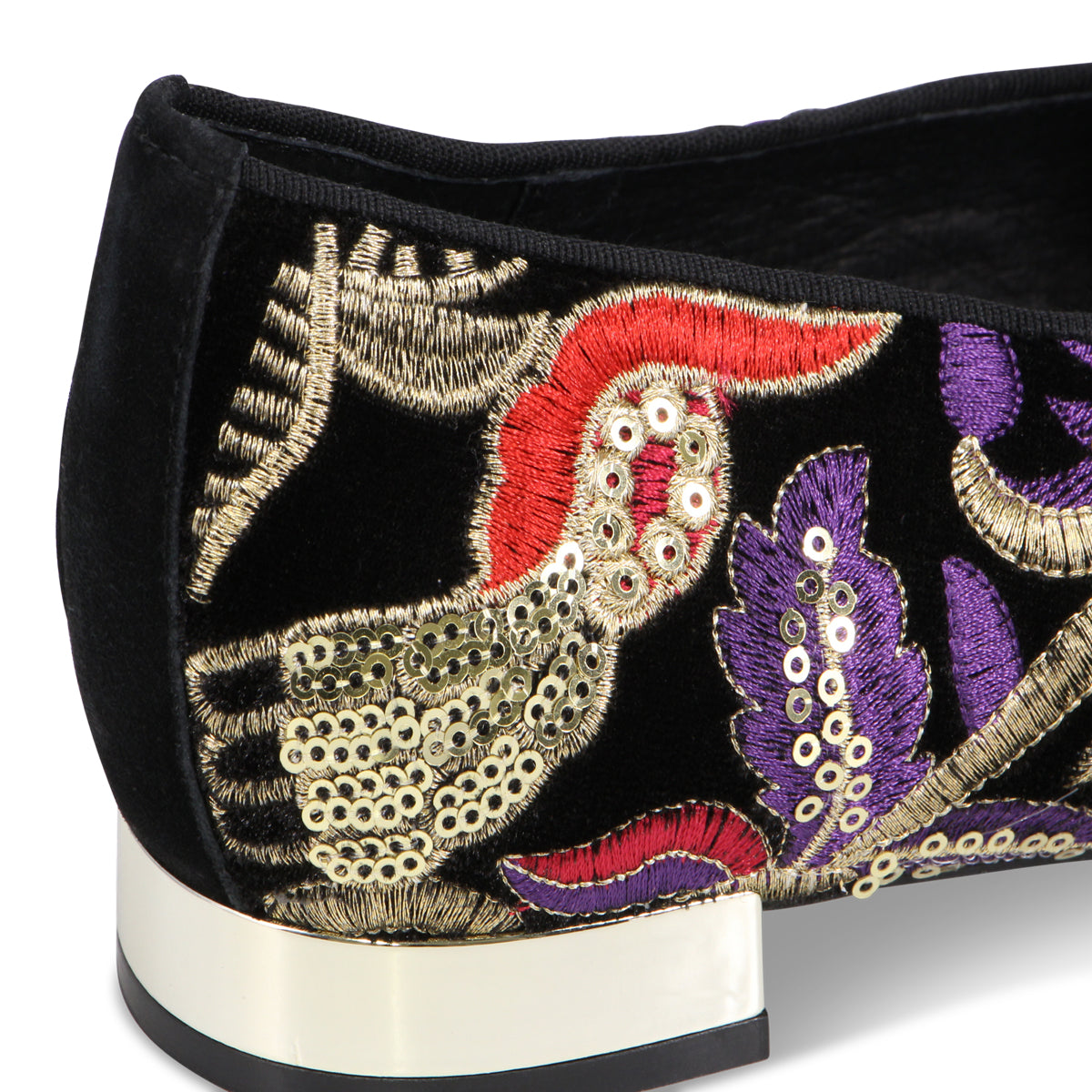 BLACK EMBROIDERY | Detail
