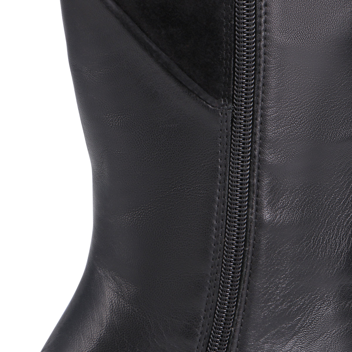 BLACK | Detail