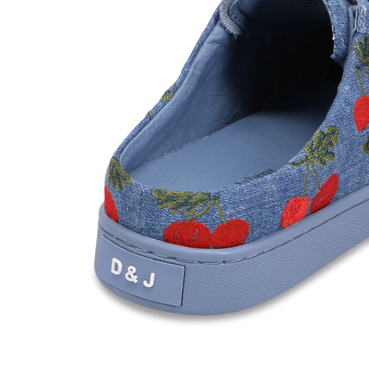 BLUE CHERRIES | Detail