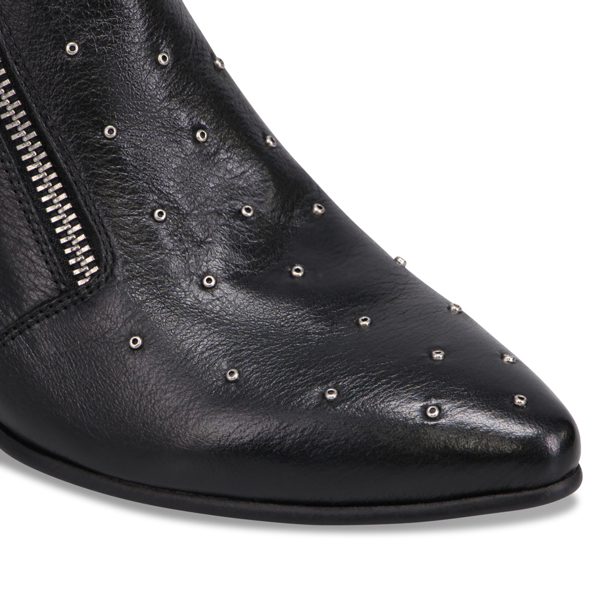 BLACK STUDDED | Detail