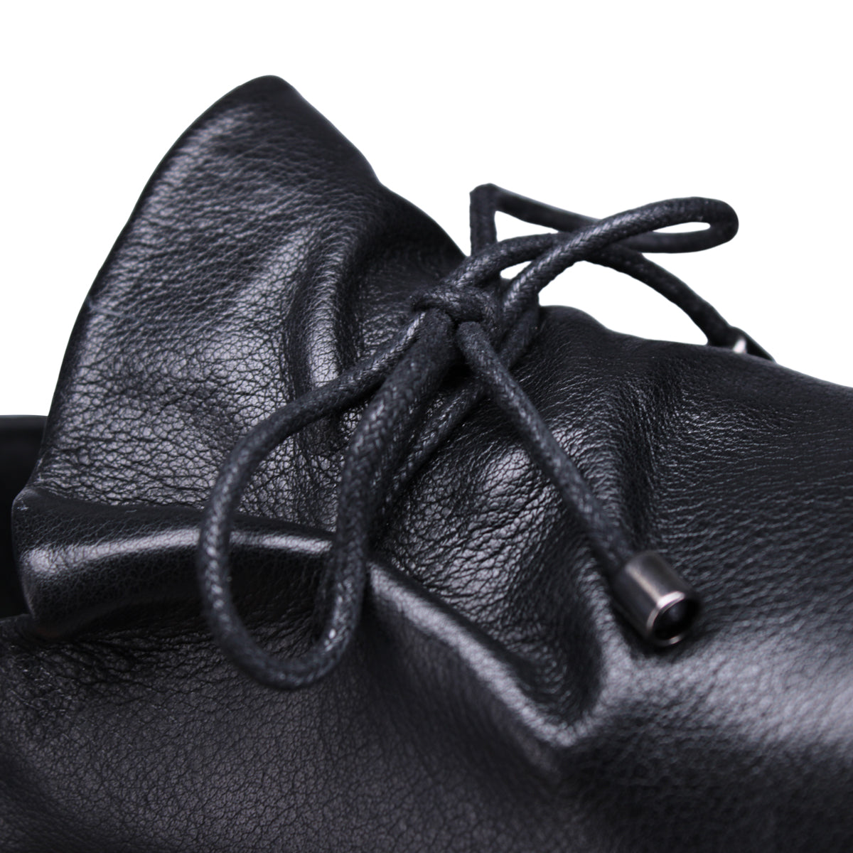 BLACK LEATHER | Detail