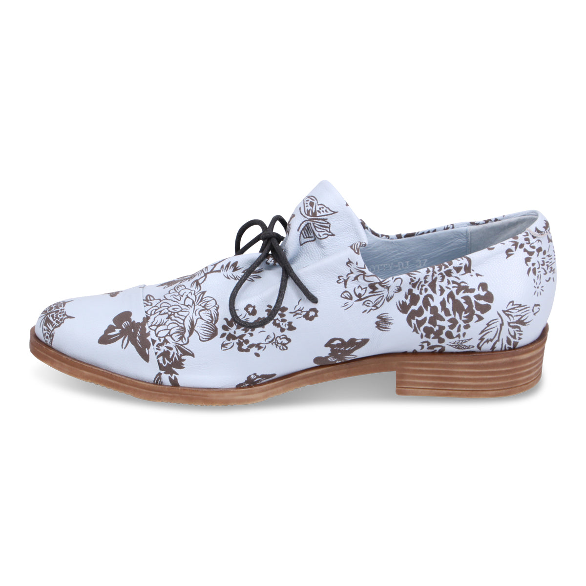 PALE BLUE CHOC FLORAL | Left