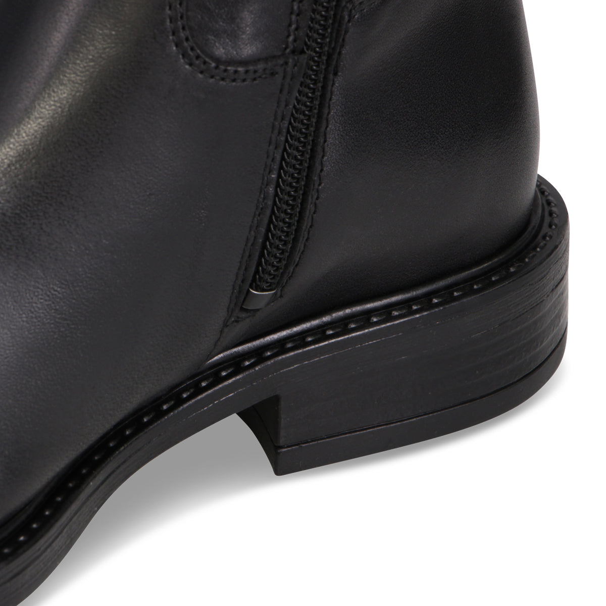 BLACK | Detail