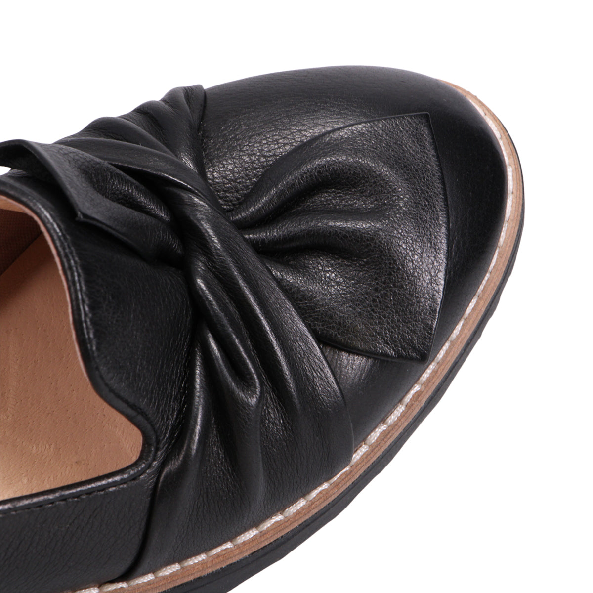 BLACK | Detail