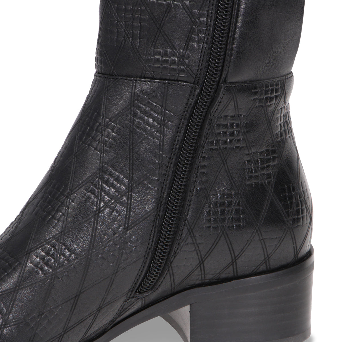 BLACK EMBOSSED | Detail