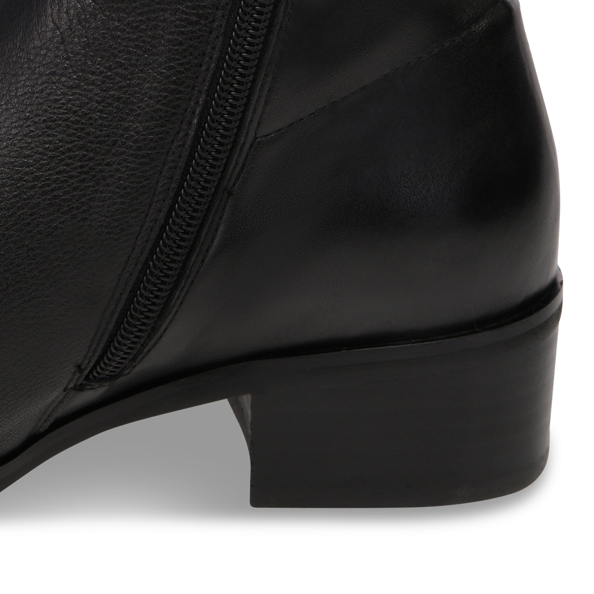 BLACK | Detail