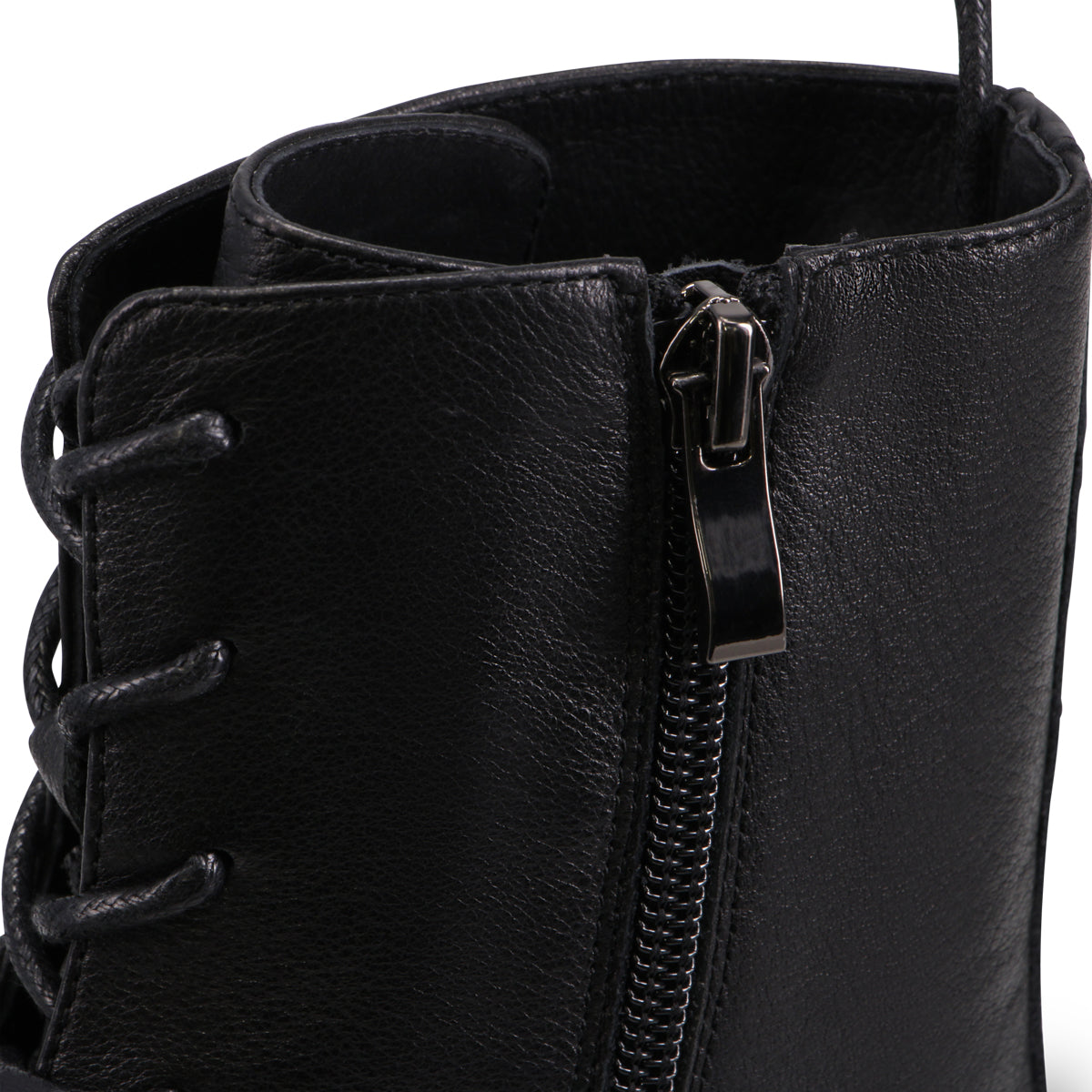 BLACK | Detail
