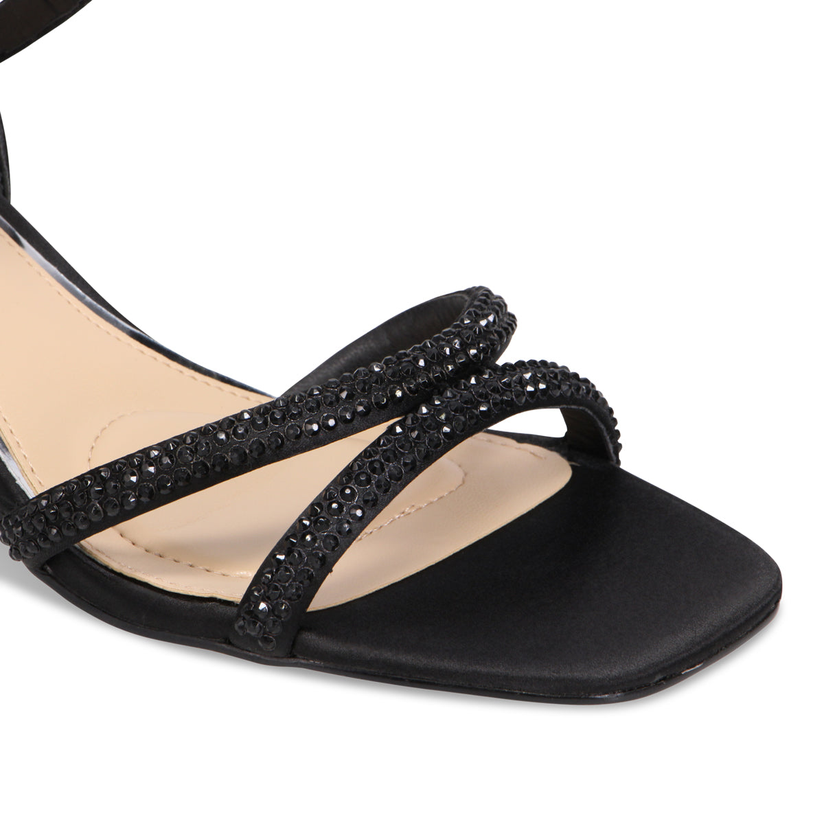 BLACK | Detail