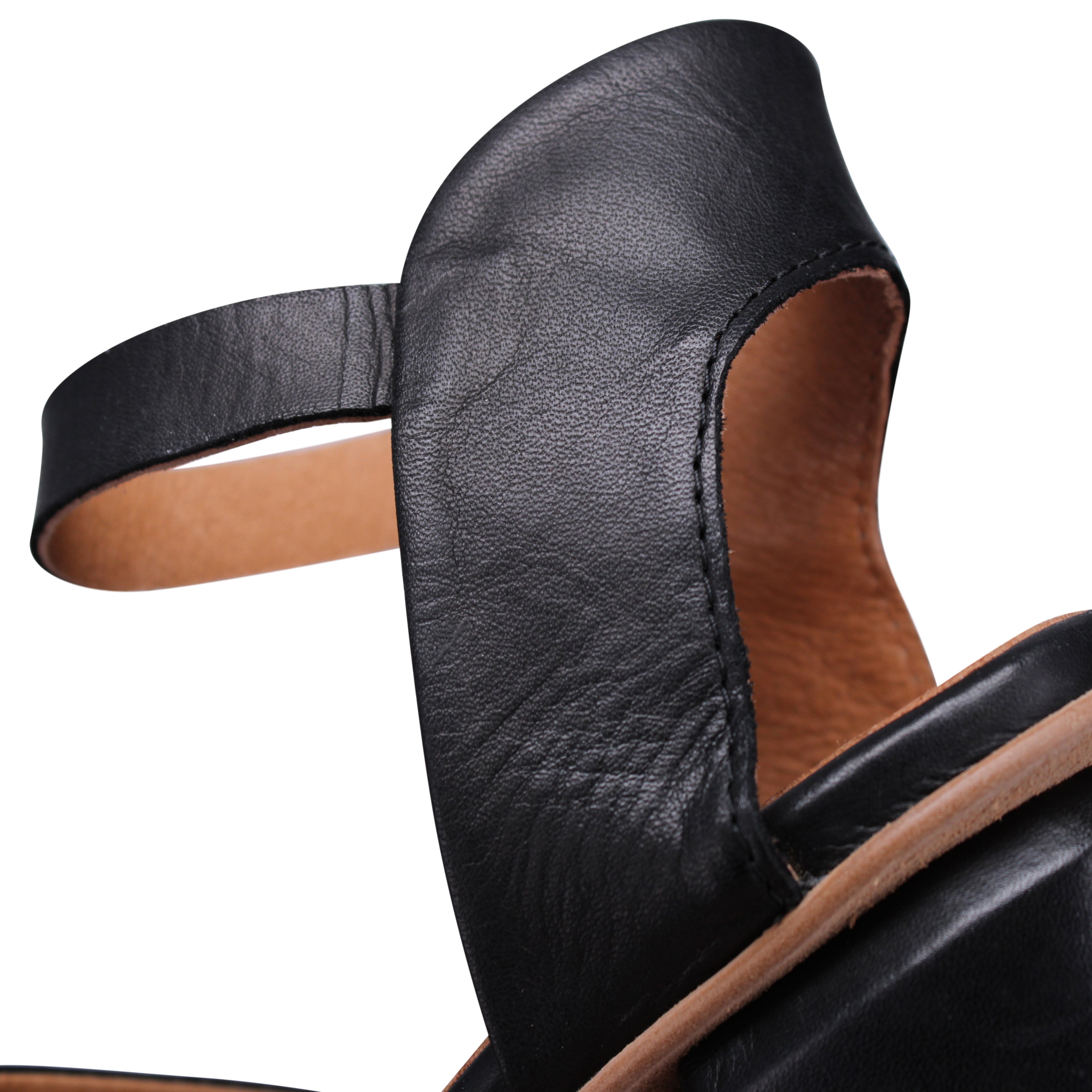 BLACK | Detail