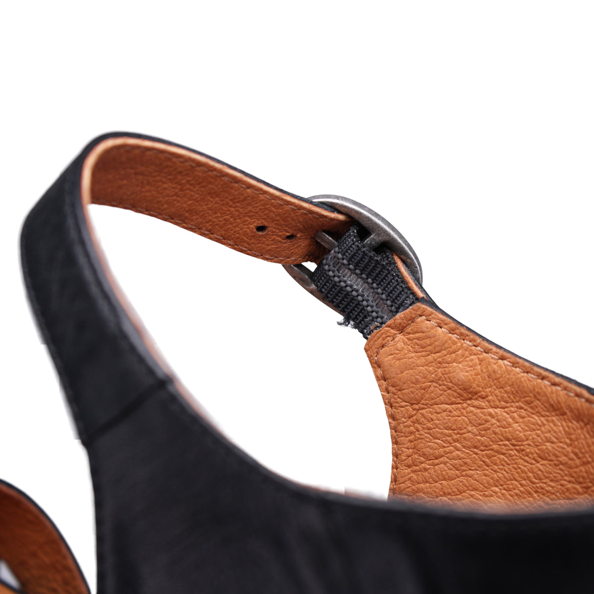 BLACK | Detail