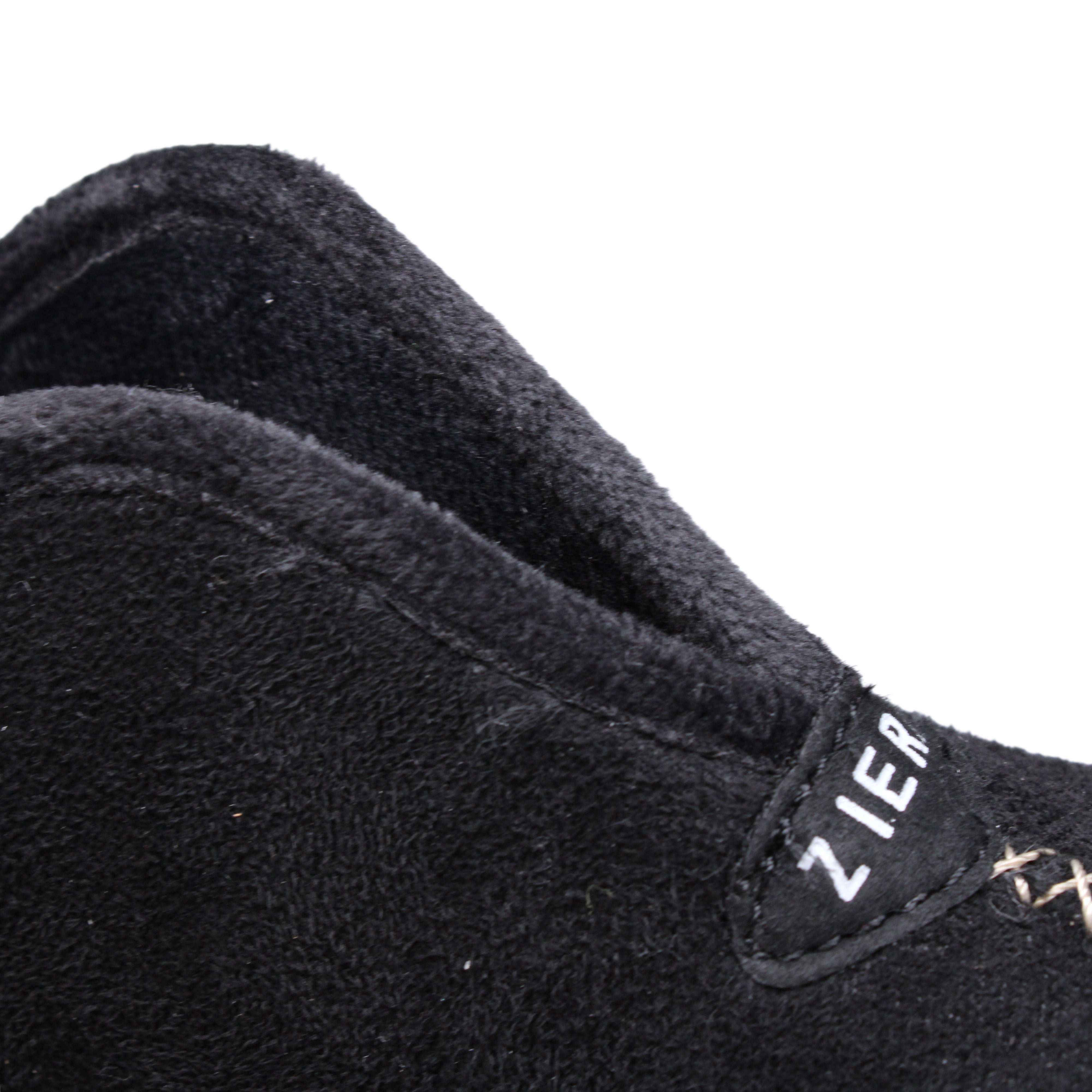 BLACK | Detail