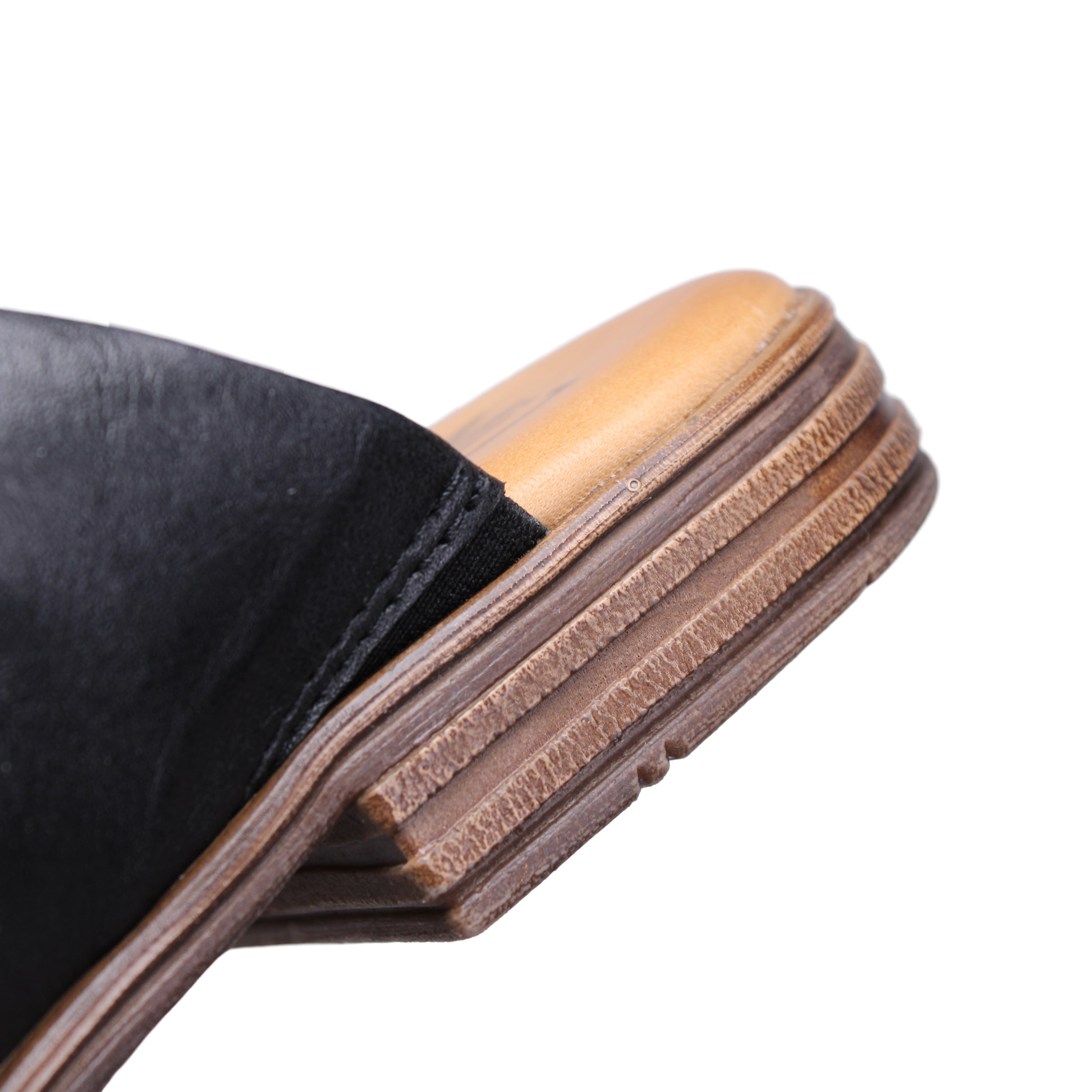 BLACK | Detail