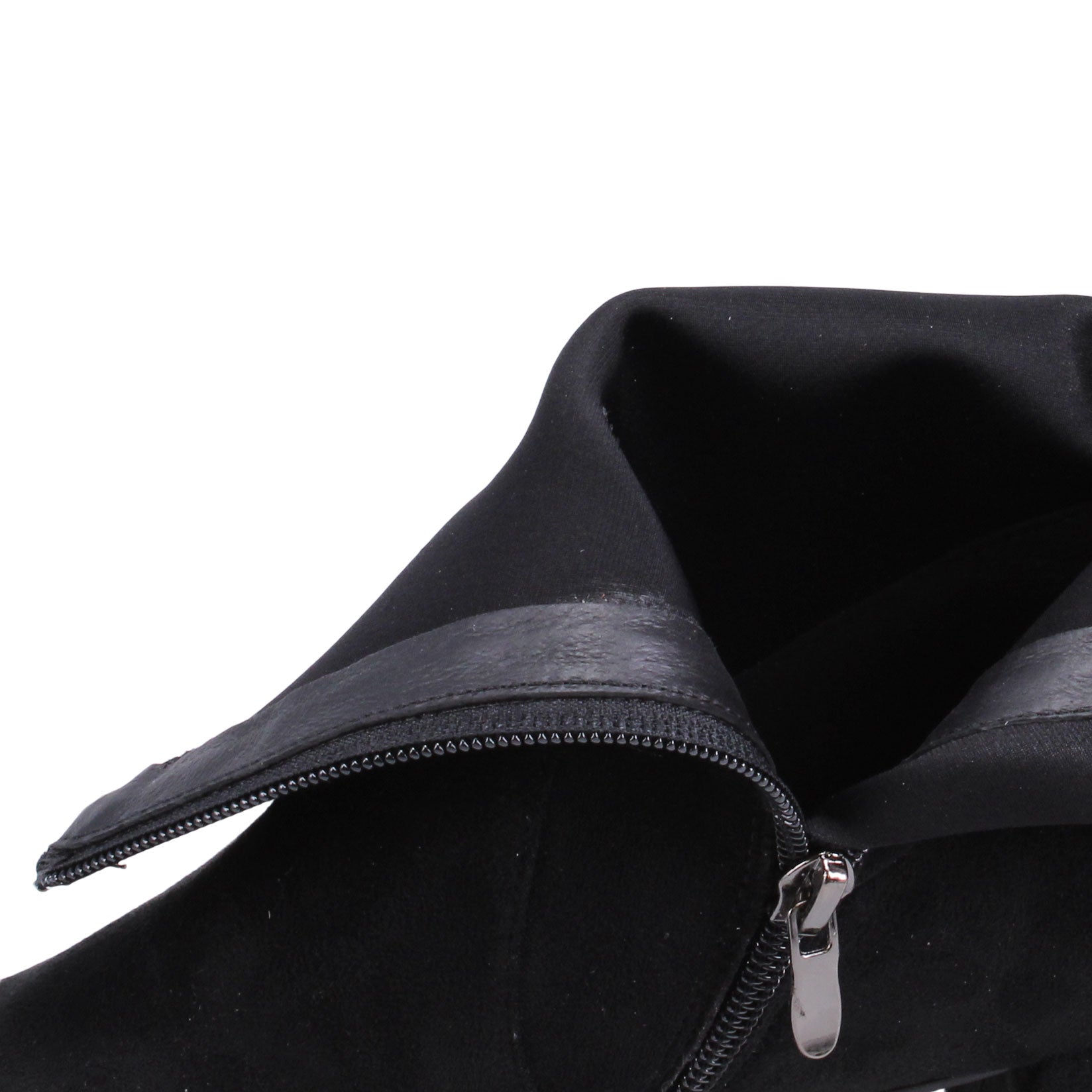 BLACK SUEDE | Detail