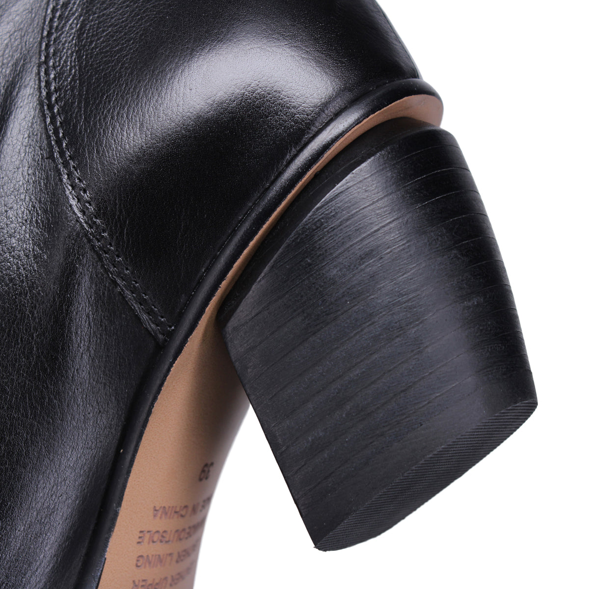 BLACK | Detail