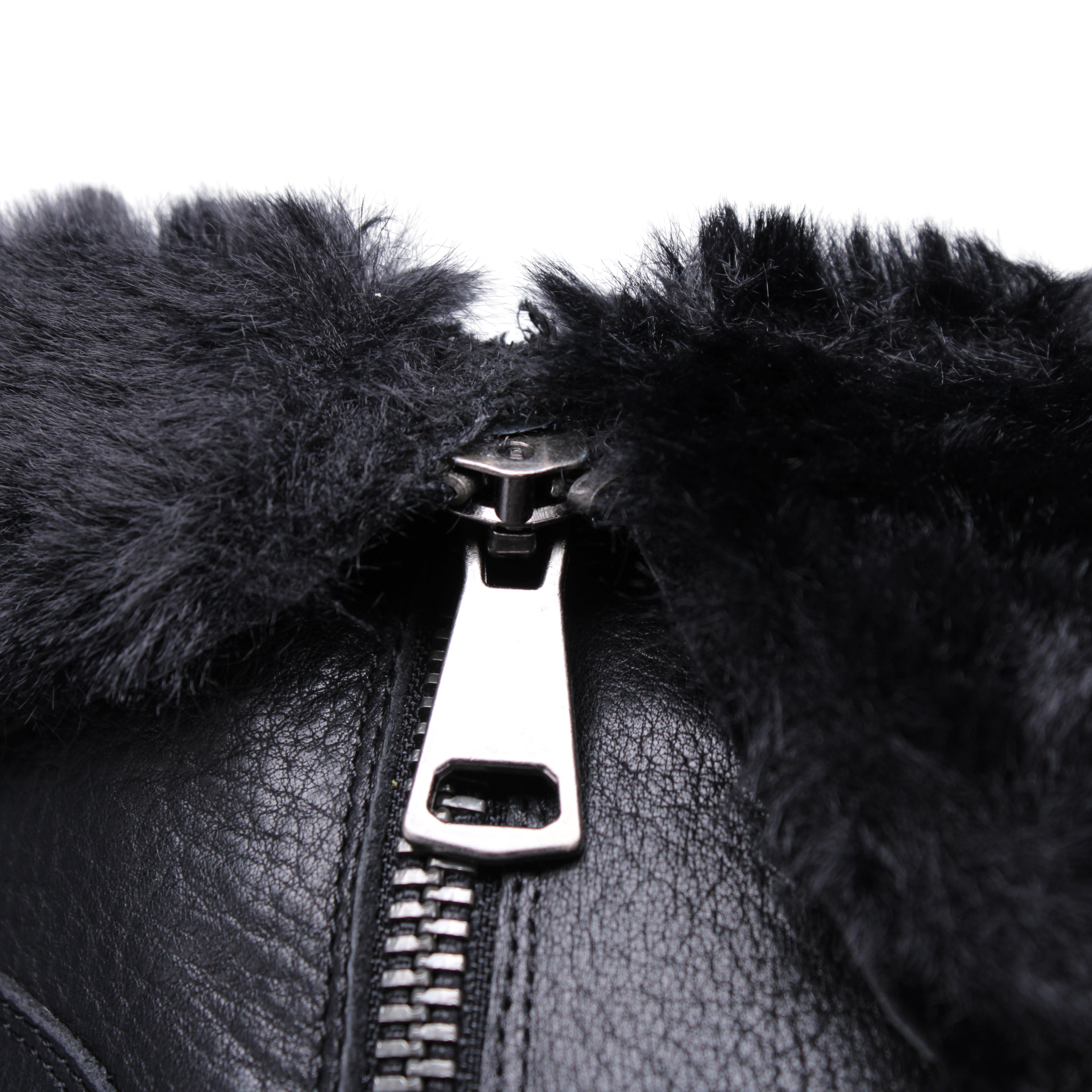 BLACK/BLACK | Detail