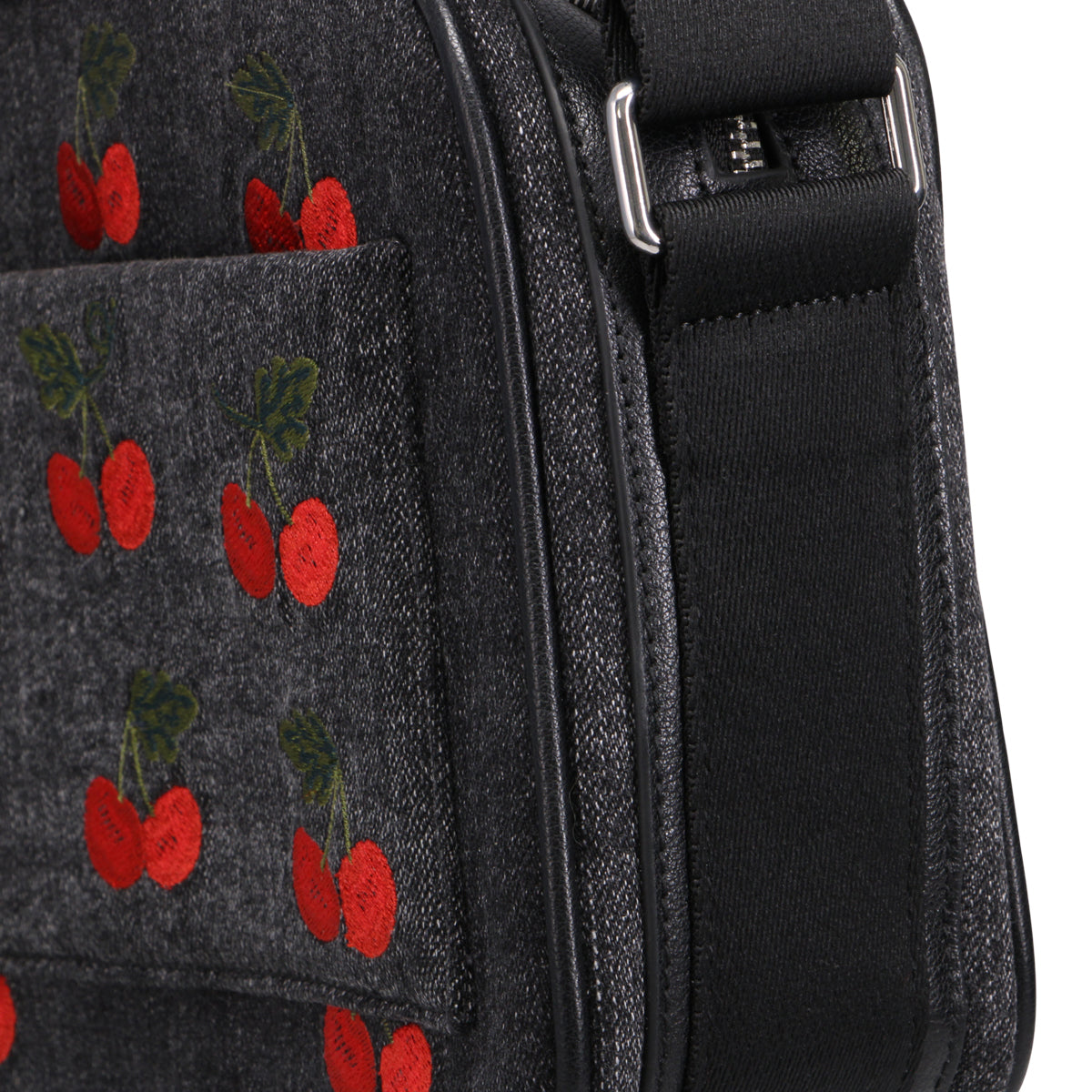 BLACK CHERRIES | Detail