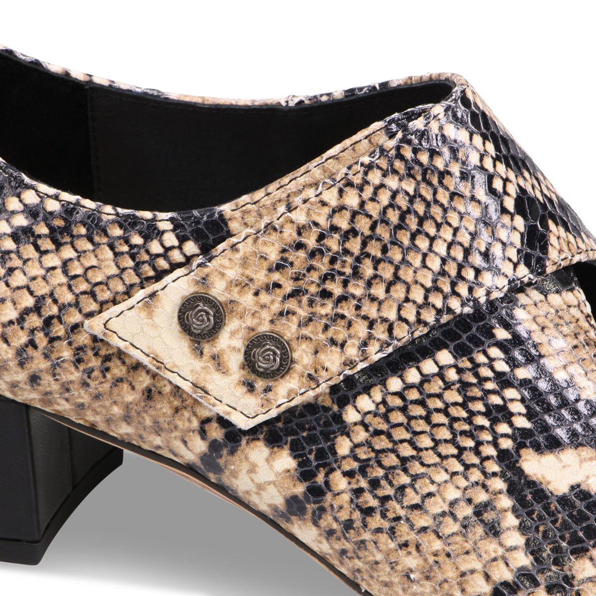 BLACK CARAMEL SNAKE | Detail