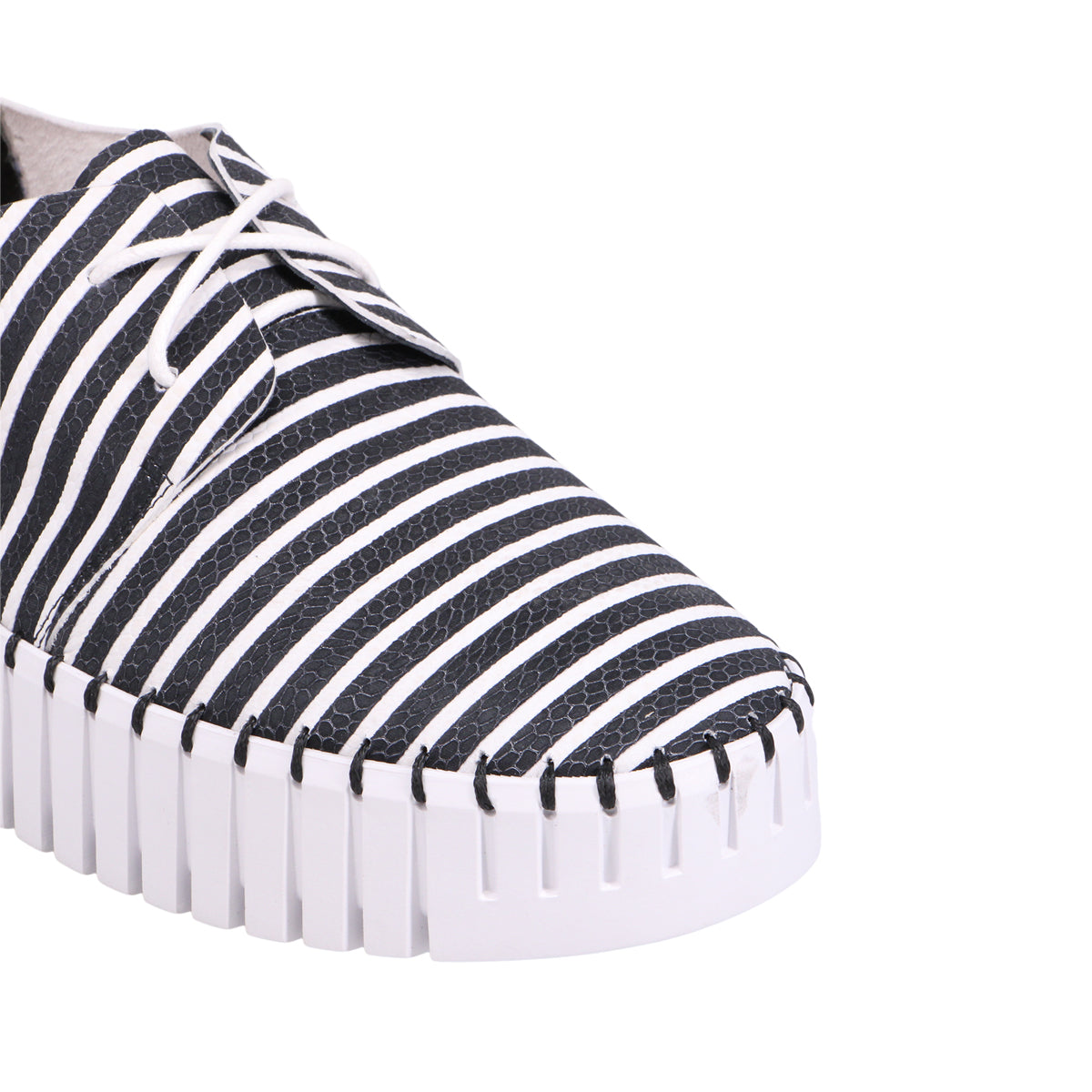 BLACK WHITE STRIPE | Detail