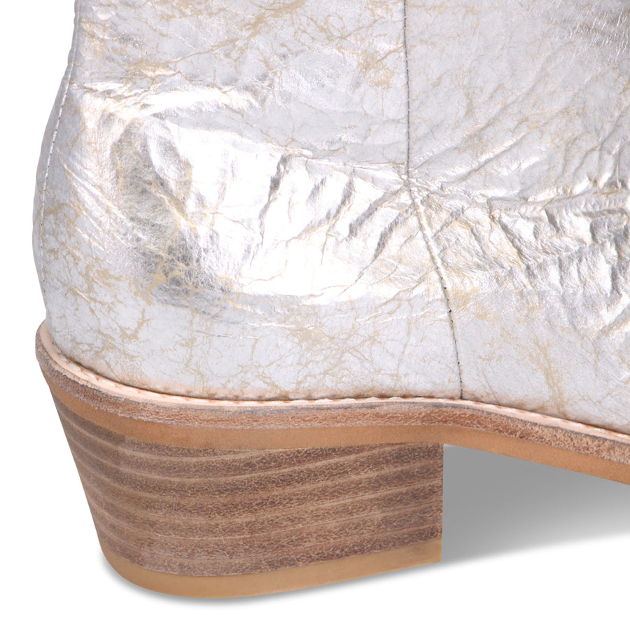 SILVER NUDE | Detail