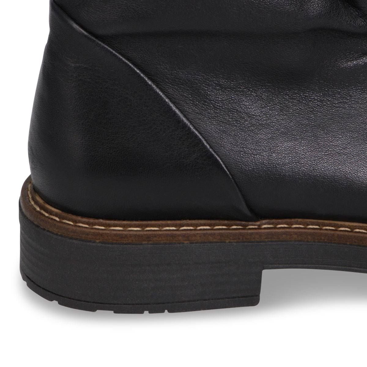 BLACK | Detail