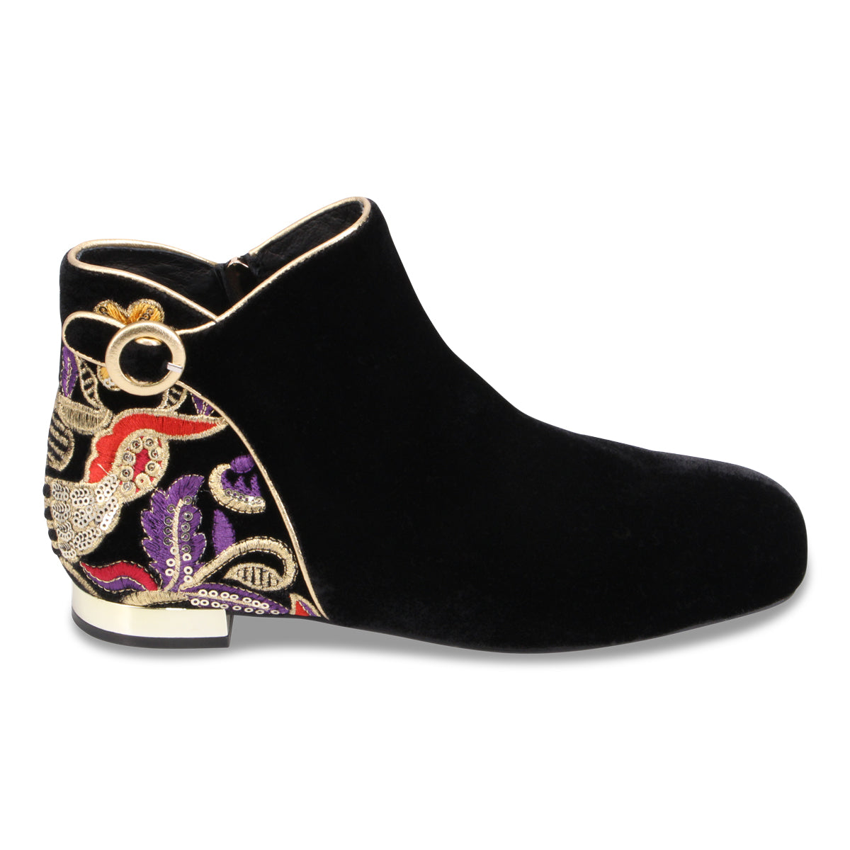 BLACK EMBROIDERY | Right
