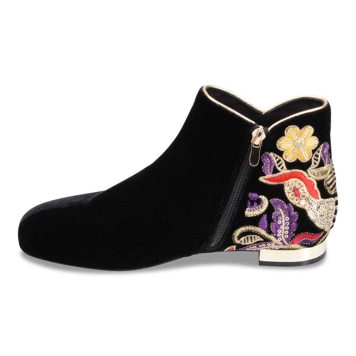 BLACK EMBROIDERY | Left