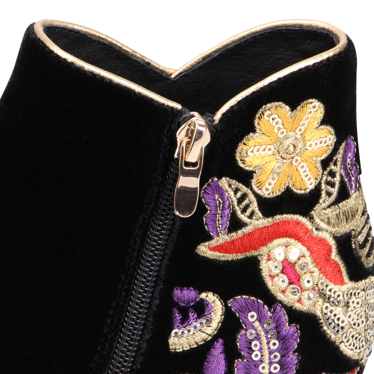 BLACK EMBROIDERY | Detail
