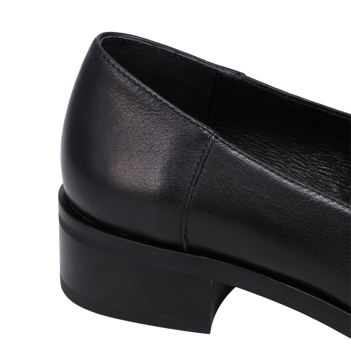 BLACK LEATHER | Detail
