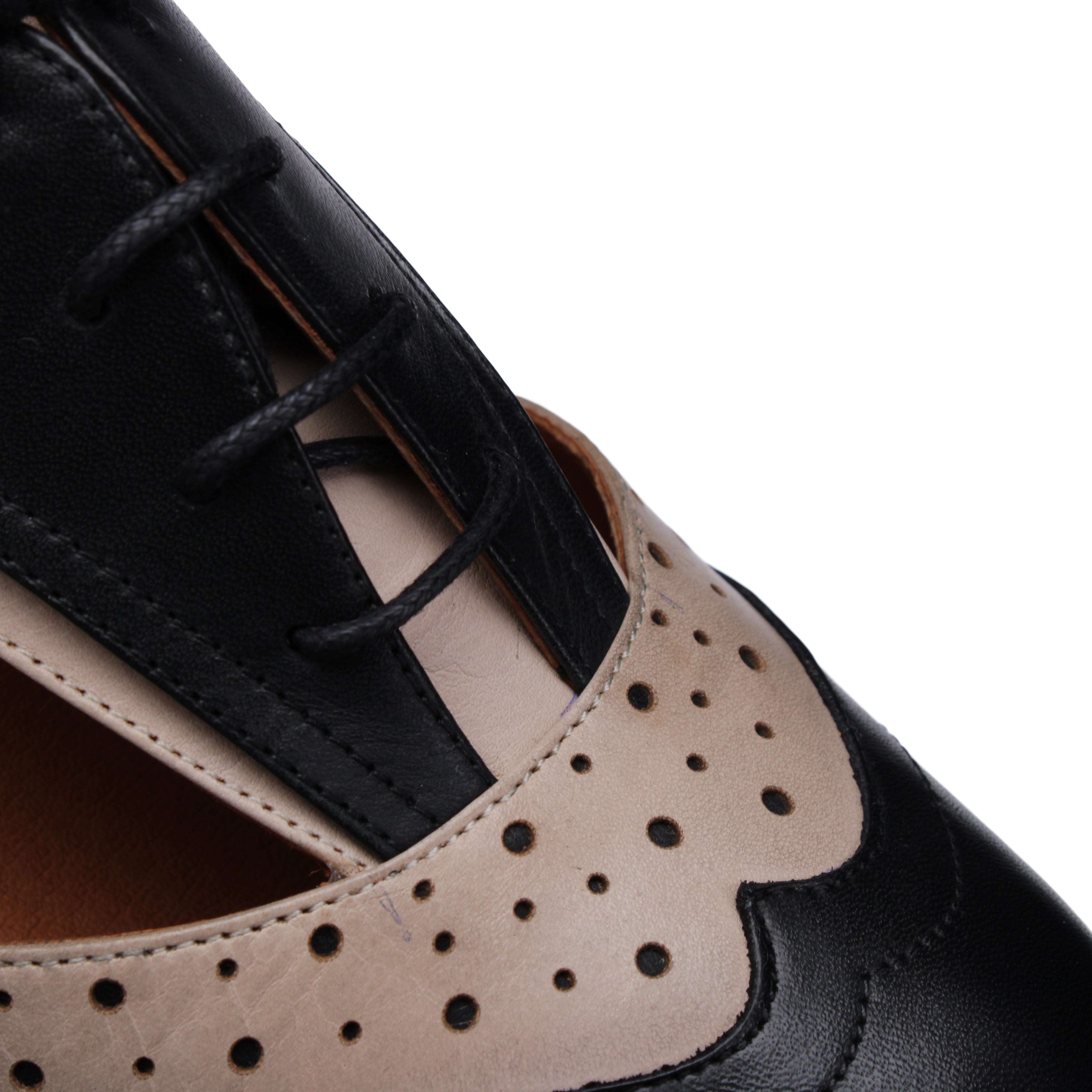 BLACK | Detail