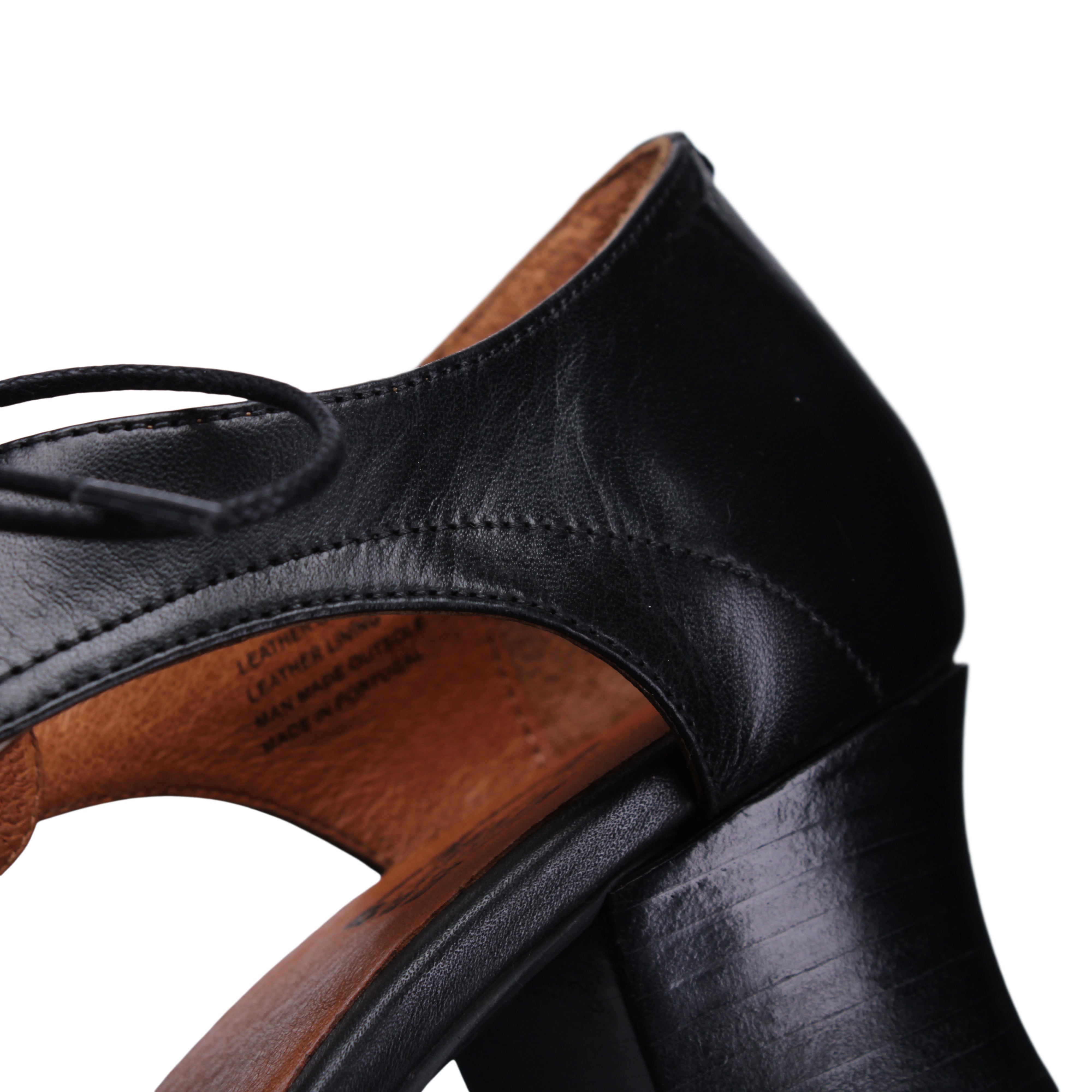 BLACK | Detail