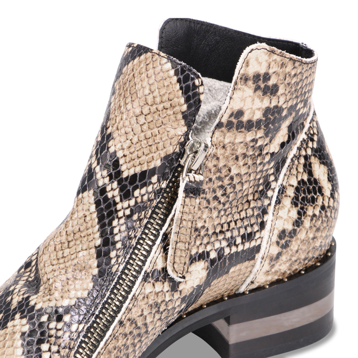 BLACK CARAMEL SNAKE | Detail