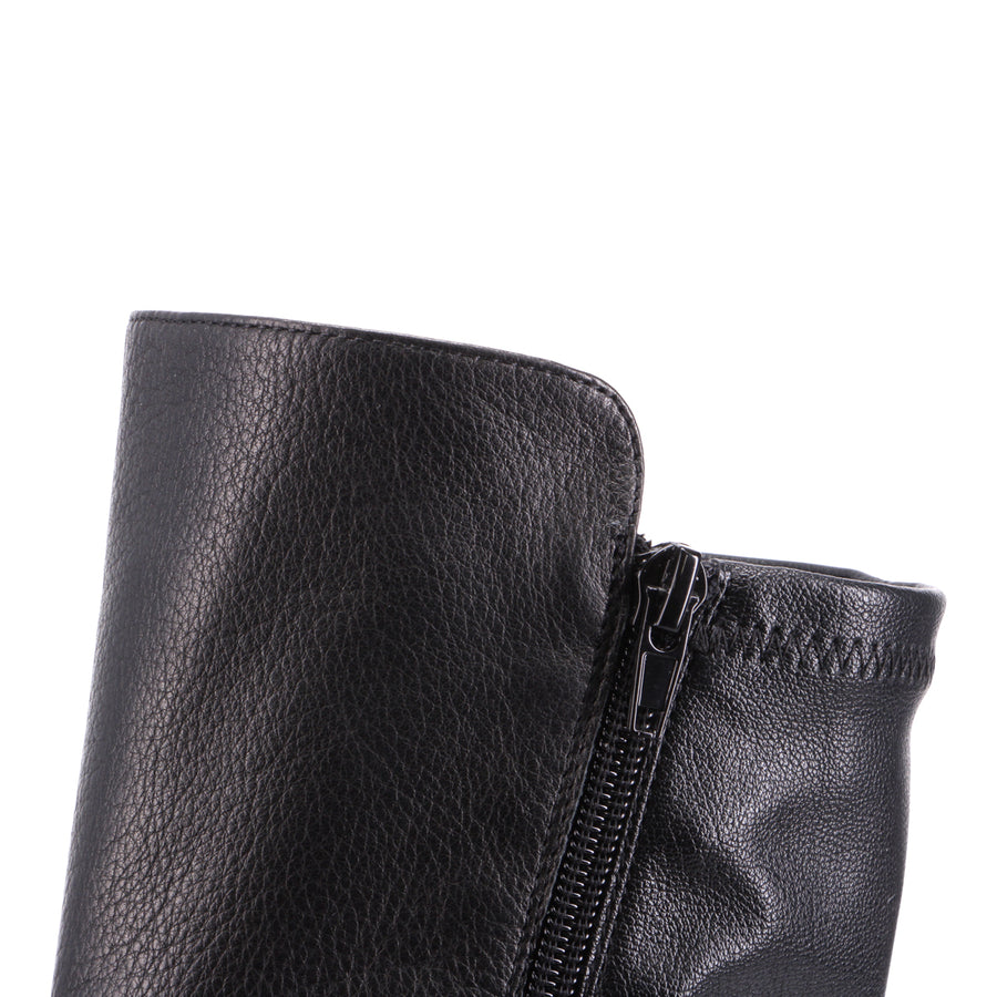 BLACK LEATHER | Detail 