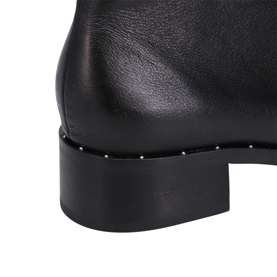 BLACK LEATHER | Detail