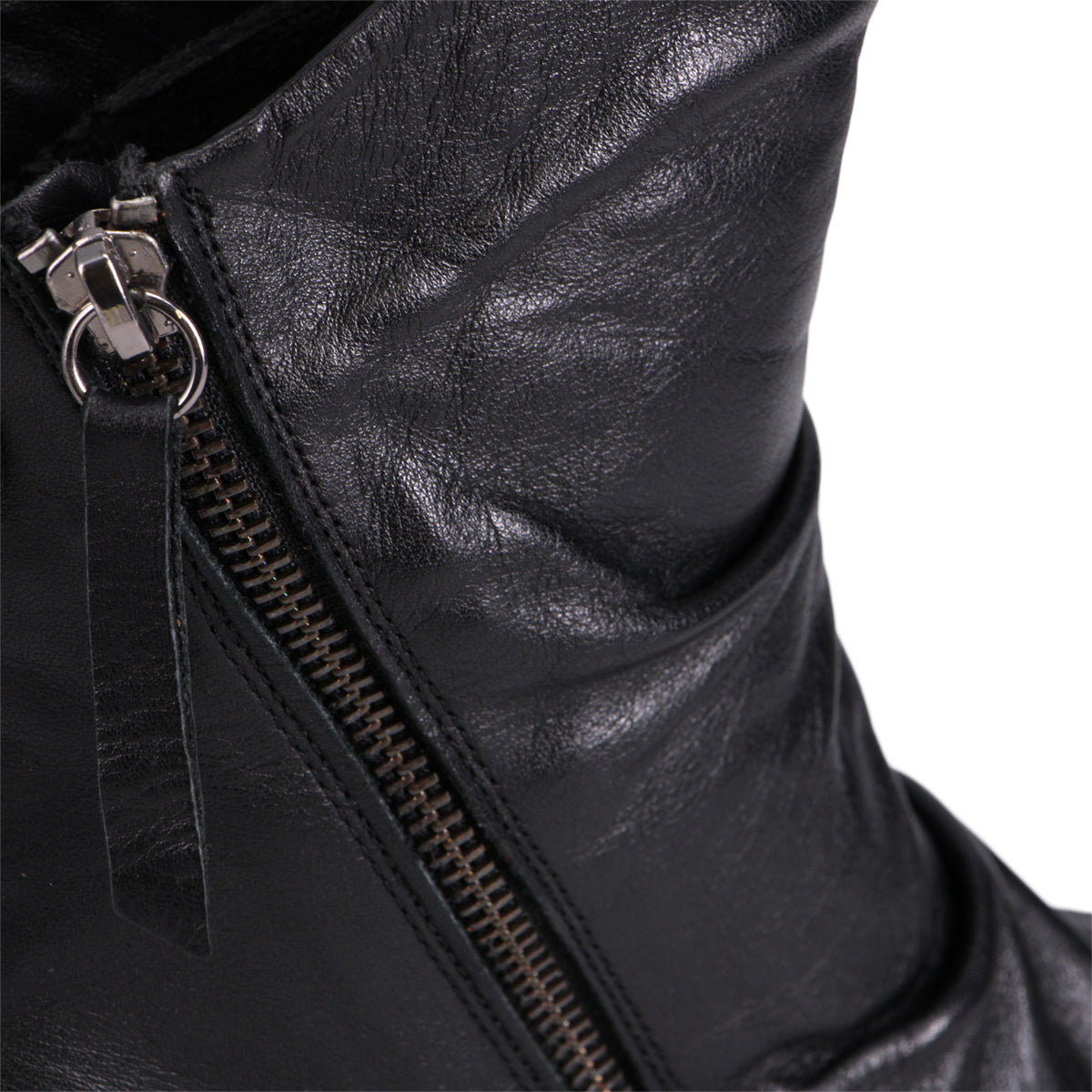 BLACK | Detail