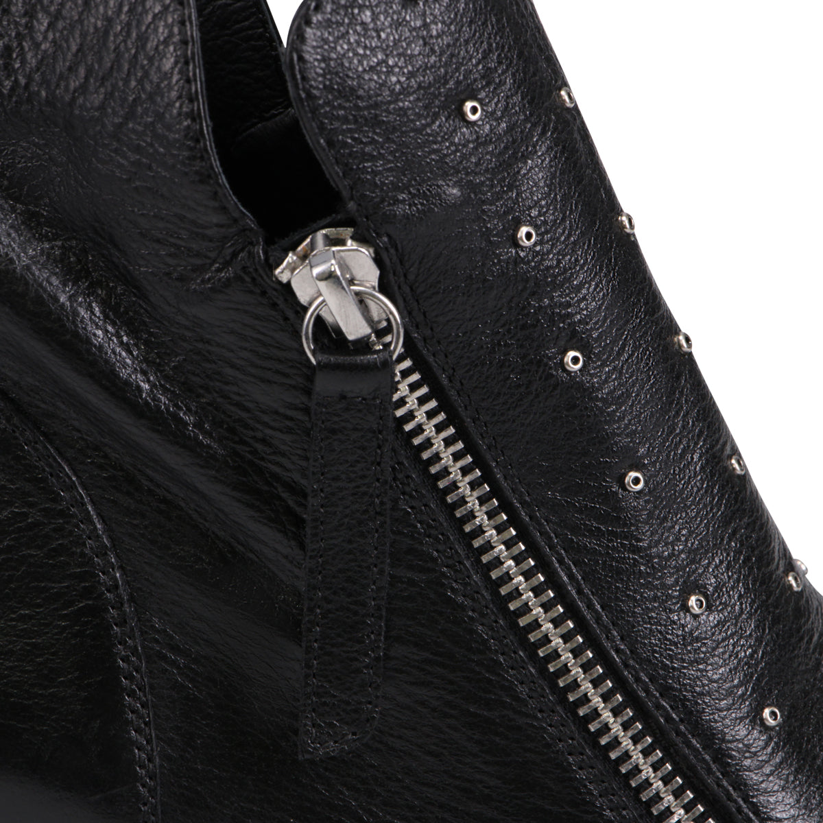 BLACK STUDDED | Detail