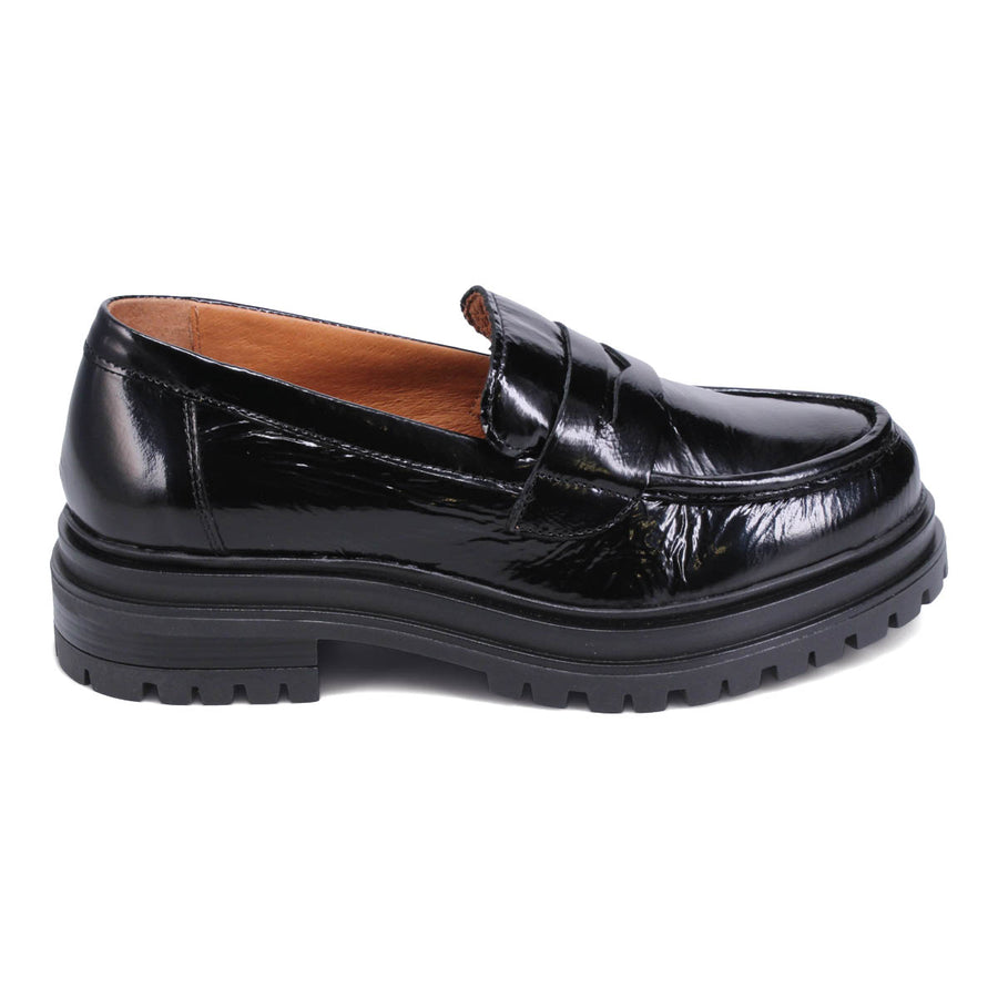 BLACK PATENT | Right