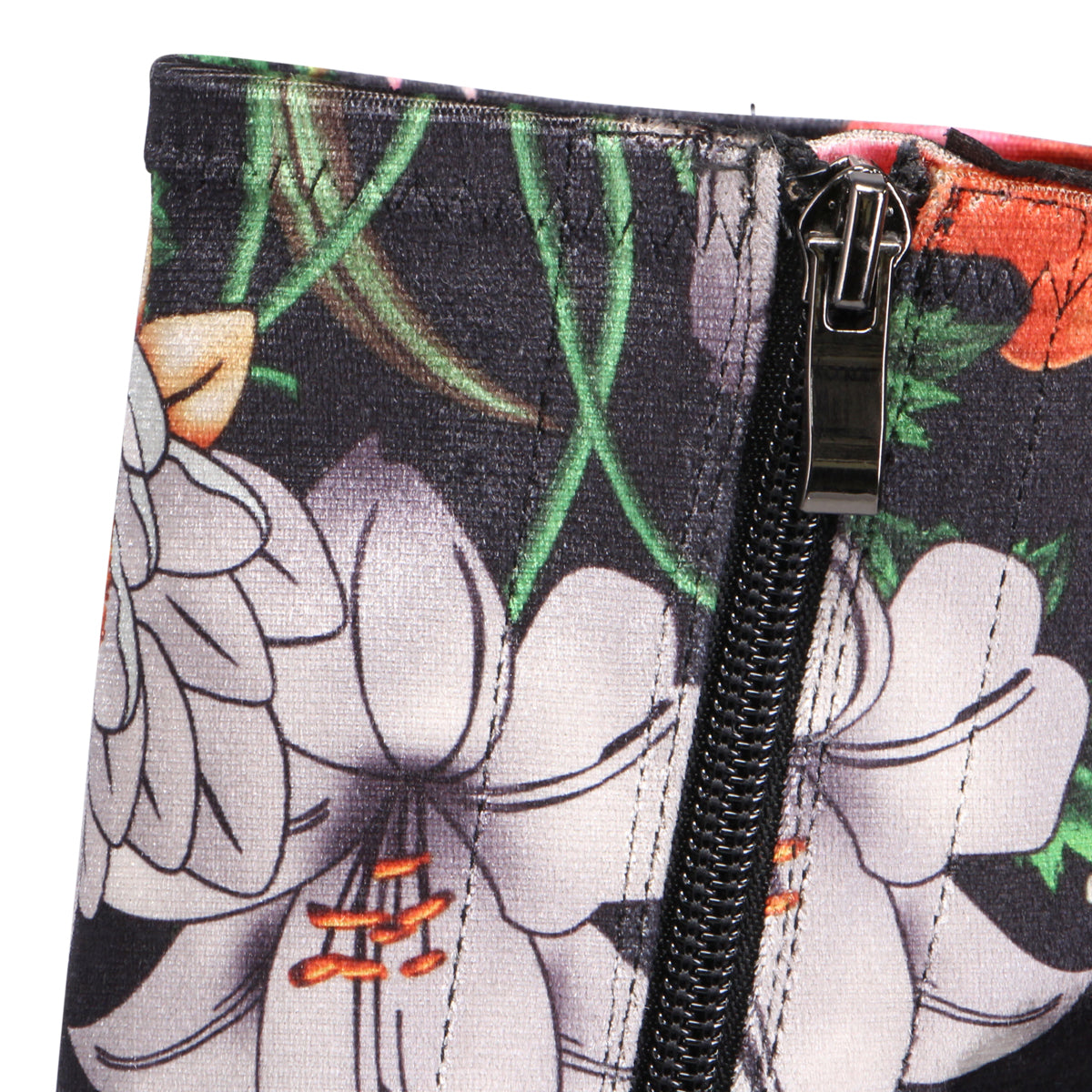 BLACK LILY | Detail