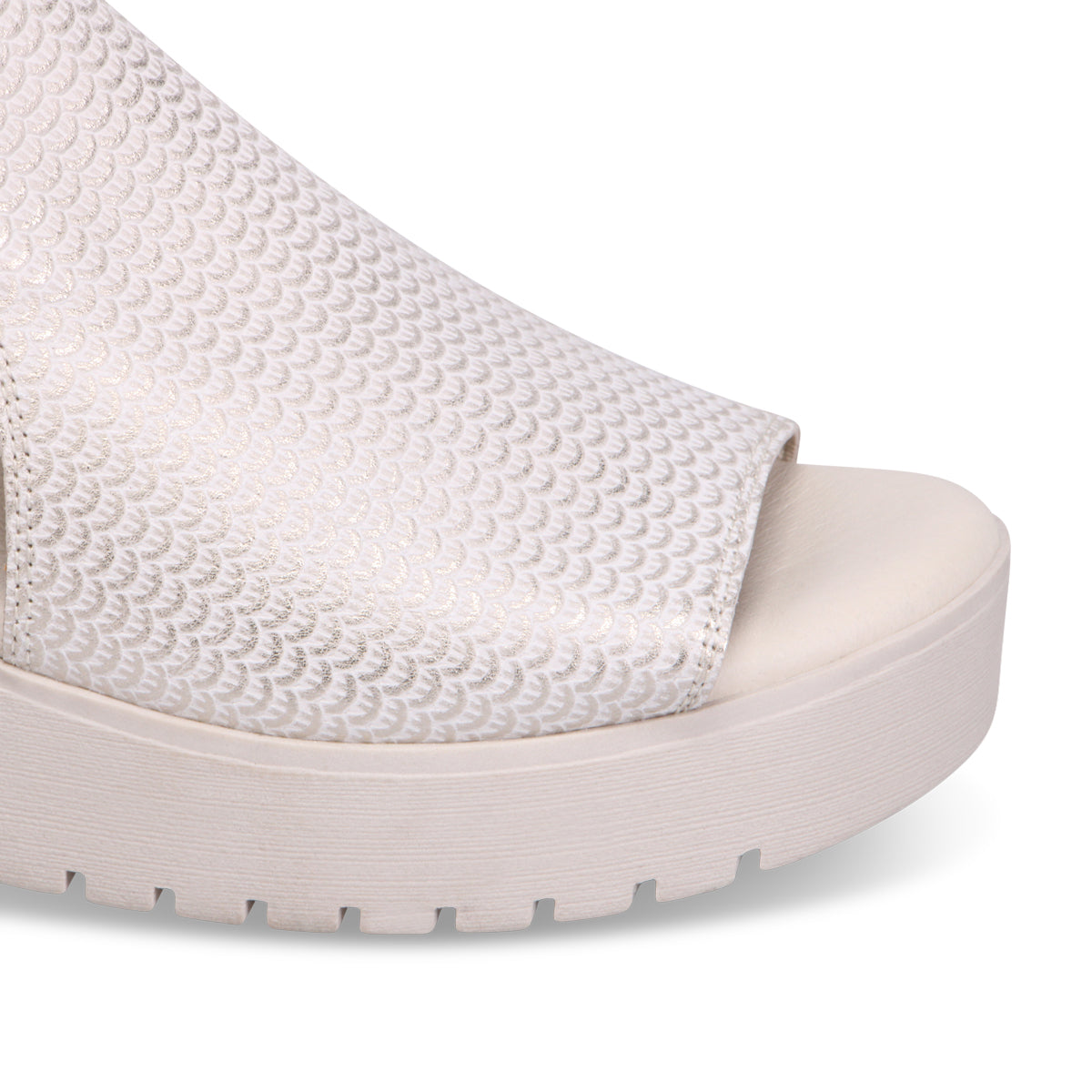 PALE GOLD EMBOSSED | Detail