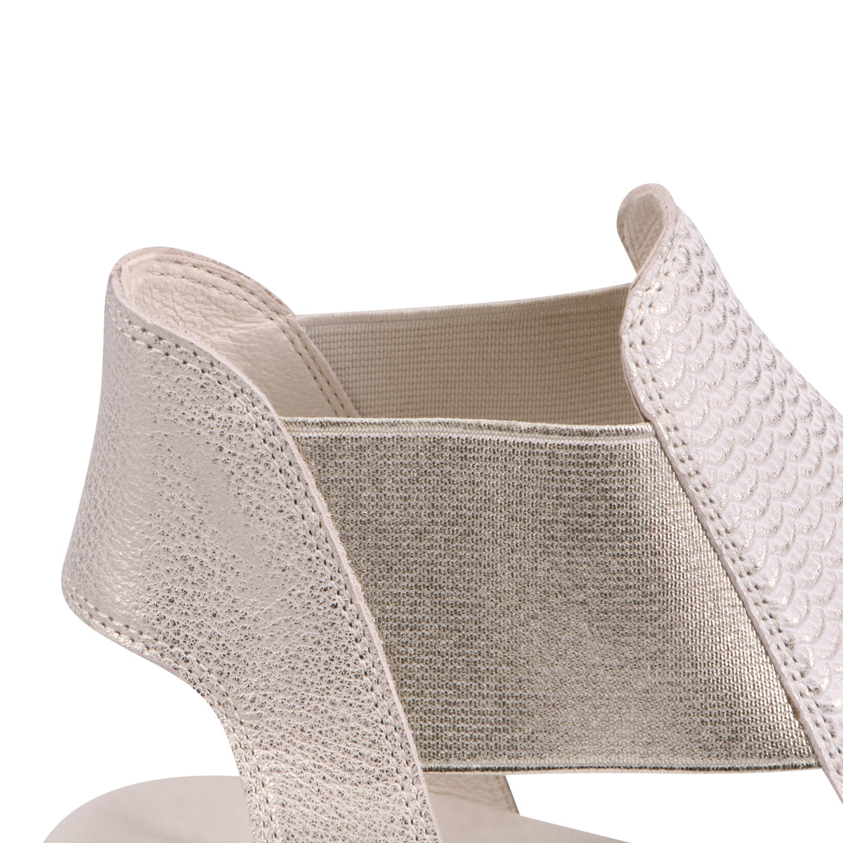 PALE GOLD EMBOSSED | Detail