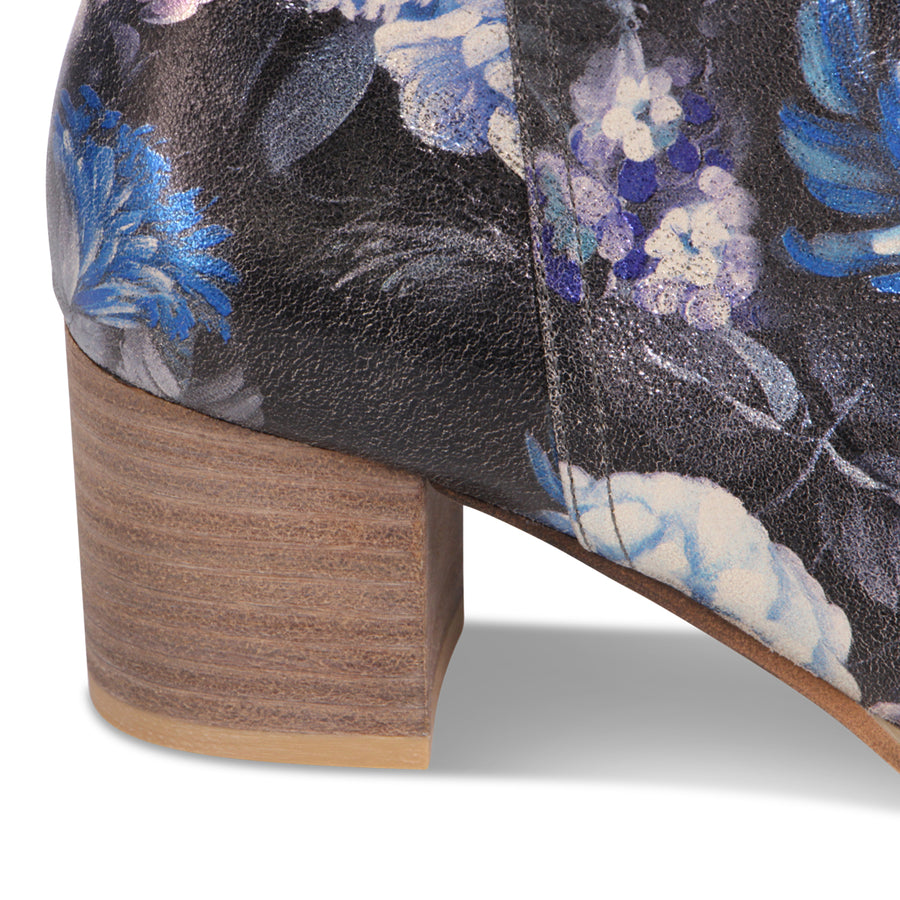 BLUE METAL FLORAL | Detail