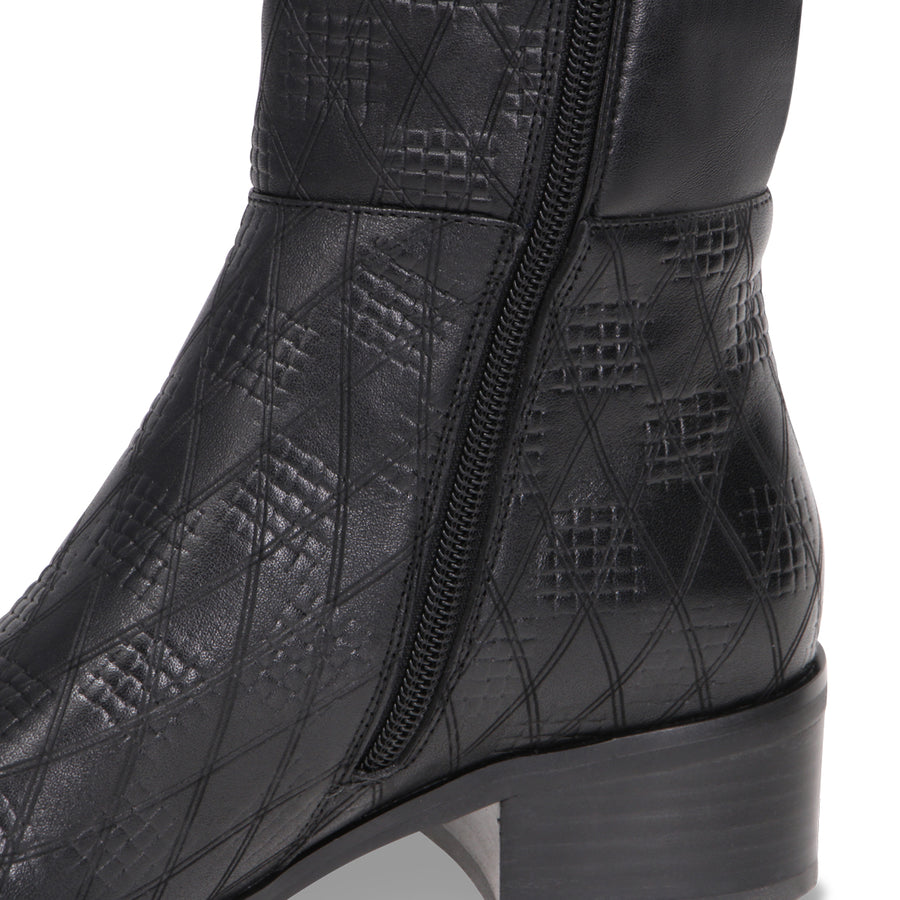 BLACK EMBOSSED | Detail