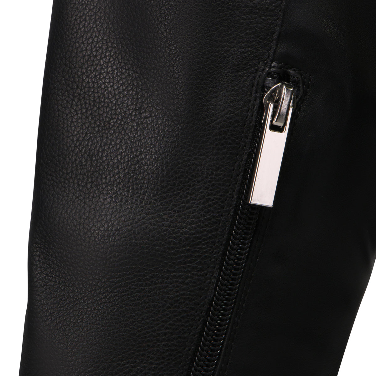 BLACK | Detail